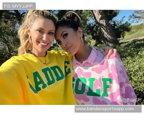 瓦妮莎携子女与坎迪斯帕克共赏道奇队晋级世界大赛精彩瞬间