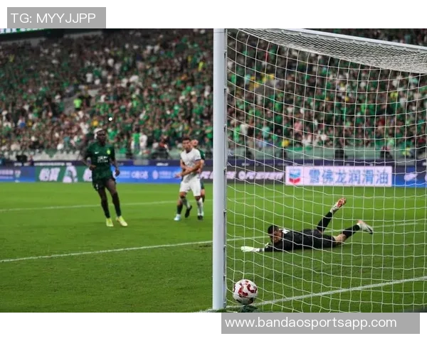 申花与首尔FC半场战成平局申花多次射门未能破门阿苏埃错失良机