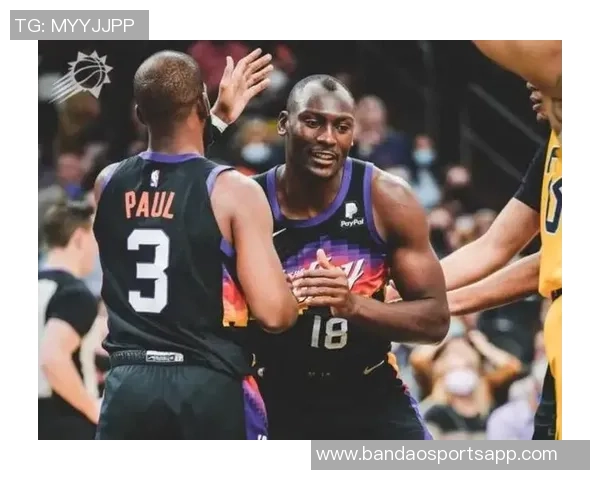 怀特末节爆发砍下14分全场贡献16分5板7助3断1帽正负值高达14 怀特末节爆发砍下14分全场贡献16分5板7助3断1帽正负值高达14