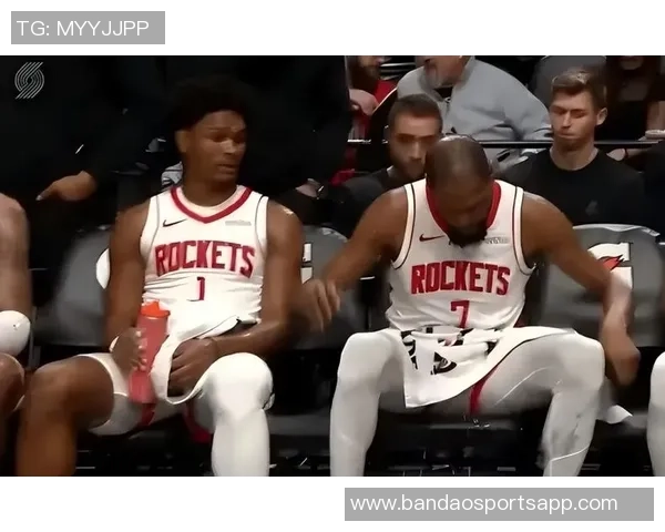 小贾三分犯规引发杜兰特愤怒反应怒砸水瓶场面火爆