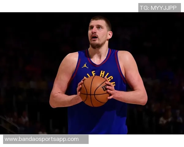 约基奇险些创造四双神迹18投10中贡献28分11篮板12助攻9失误6犯离场