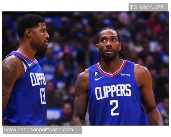 莱昂纳德赛后更衣室拒绝采访引发媒体热议与球迷关注 莱昂纳德赛后更衣室拒绝采访引发媒体热议与球迷关注