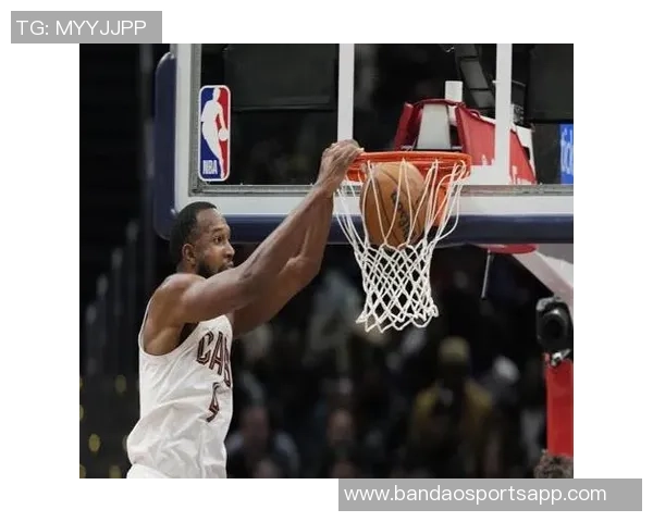 莫布里表现出色12投7中收获17分10篮板5助攻2盖帽助球队稳定胜利