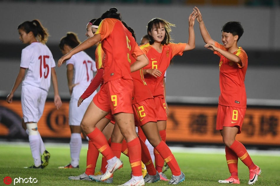 精彩瞬间回放：女队豪取大胜，士气高涨