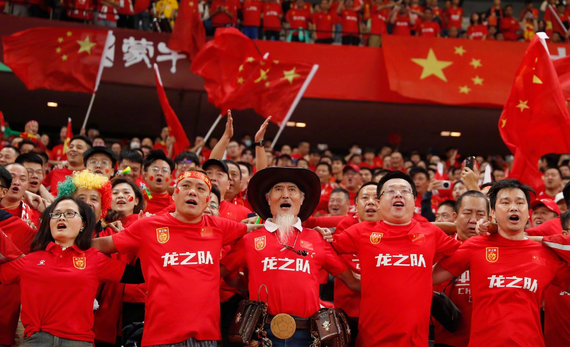 江苏苏宁遭遇危机，客场战绩不佳，积分榜排名急速下滑