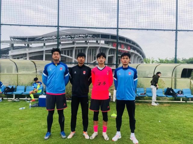不断升温的竞赛气氛，让球迷乐在其中