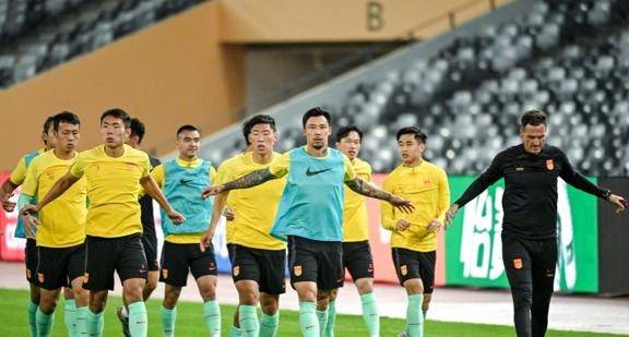 华勒大胜，击败对手登顶积分榜